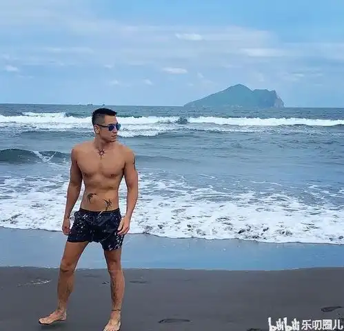 痞帅的肌肉型男,健康的小麦色精壮的麒麟臂,真爷们