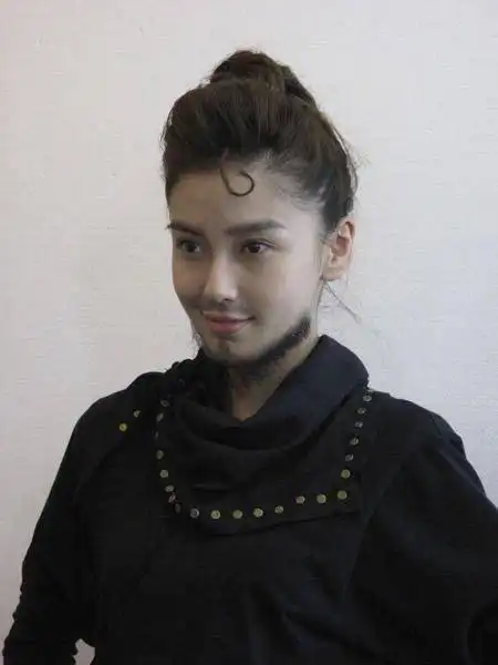 这些女星女扮男装后,男装竟比女儿装还漂亮,我就服邢恩
