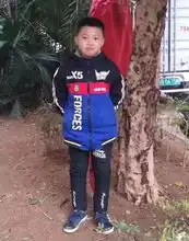 赣州寻人13岁男孩失联,穿白绿色相间校服外套黑色运动裤