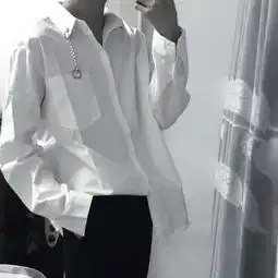 小清新白衬衫侧脸和半身男生头像
