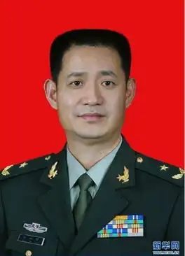 神十乘组航天员标准照及航天服照