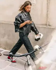 一降温就想找男友皮衣能给你100种关怀