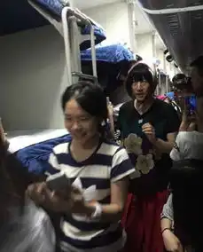 黄渤罗志祥穿女装合影网友照片有毒