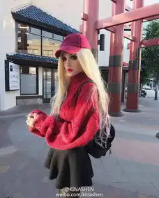 又一个网红诞生这位黑暗feel的芭比模特,真人版洋娃娃