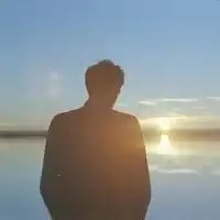 qq头像男生帅气背影酷图片

