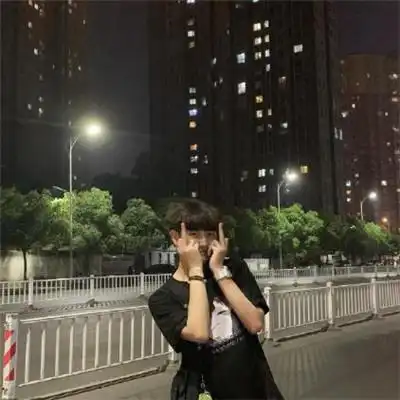 时尚潮流情侣头像图片爱情让自己忘记悲伤
