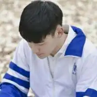 眼神里深迷样子的男生头像,内心有着太多的事