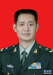 航天员飞行乘组进入问天阁会见厅接受记者提问