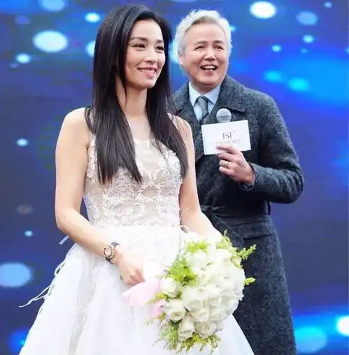 老公握着美女的手不放是否是出轨张庭亲自回应,并用三字来定性