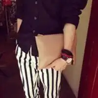 微信头像蹲着的女生
