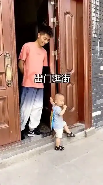 穿开裆裤的今天刚拿到驾驶证,快闪开