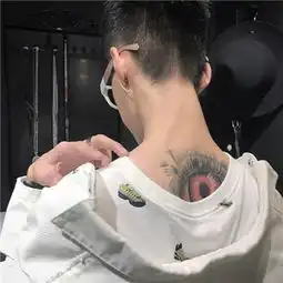 帅气头像男生孤独黑白图片2018最新你是我心中最亮的北极星
