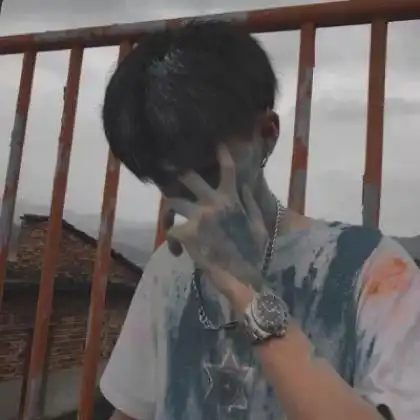 男生真人微信头像,不怕这世间的孤独的男生
