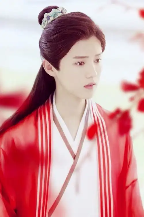 朱一龙的红衣造型令人惊艳,曾舜晞是女装大佬没错了