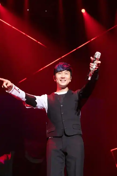 林俊杰音乐才华专辑巡演备受肯定2018全球华人歌曲排行榜获十项大