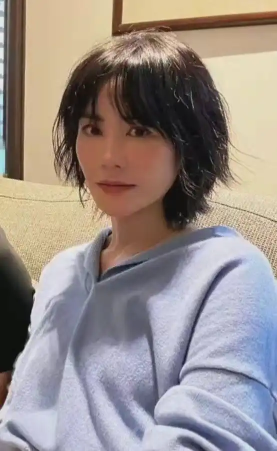 52岁王菲近照曝光,气质不减当年,保养超好似少女,网友赞