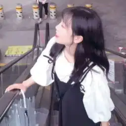 女头只怪回忆太美好,现实太残忍