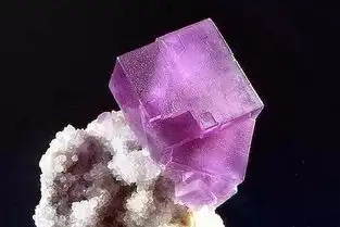 女人,请你用挑剔珠宝的眼光,挑剔男人