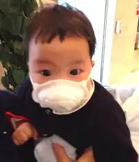 姚晨带儿子雪天玩耍关注小脚丫