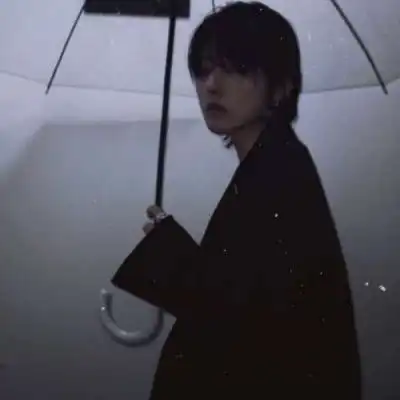 超火高冷气质女生头像
