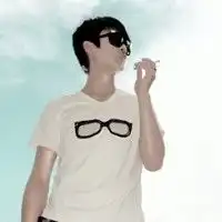 阳光可爱的帅气男生qq头像
