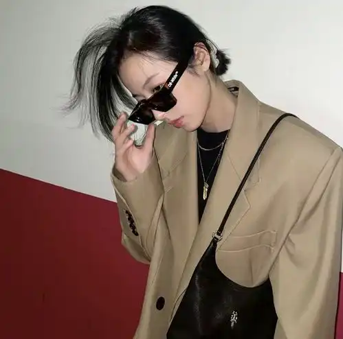 周雨彤为何能让人过目不忘