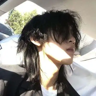 我喜欢现在都年纪,却不喜欢现在都自己.
