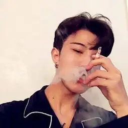 比阳光还温暖的清新干净男生头像
