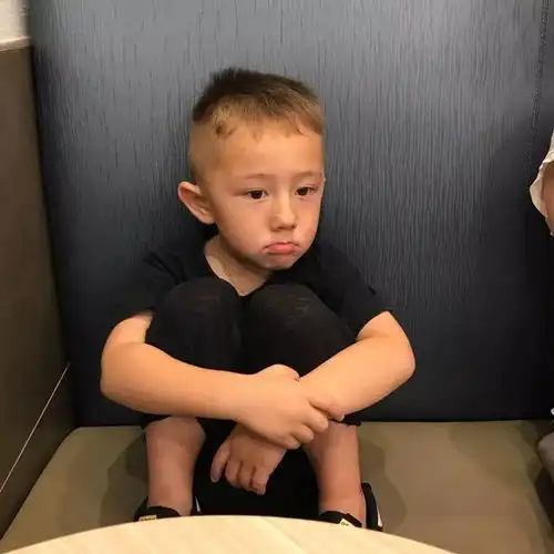 最后你会发现和开心点一样难的是早点睡
