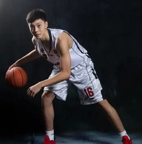 为什么杜锋是胡明轩的伯乐10年前偶然的相遇造就了今天的辉煌