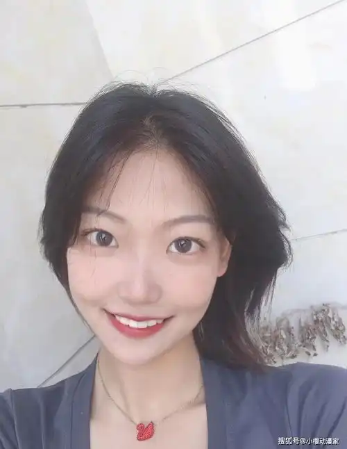 15岁男孩喜欢女装,腿比女生还美,正面照颜值同样超高