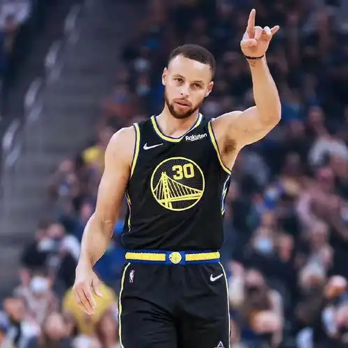 nba今日红黑榜,库里再度拿捏利拉德,布克率队继续连胜