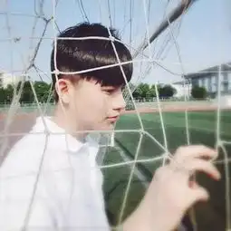 换发型有多简单一个刘海就能解决
