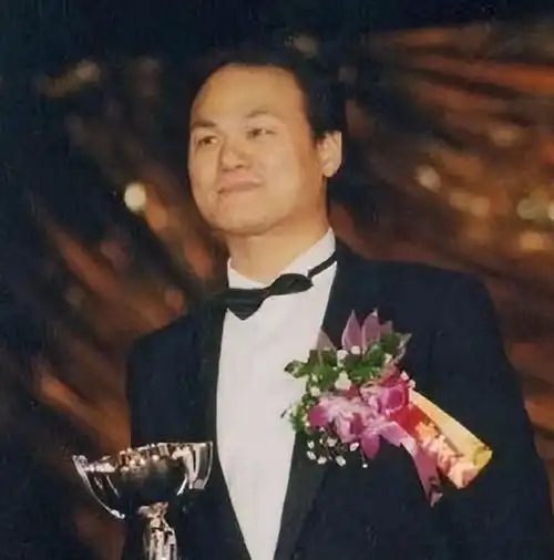 春晚定海神针张也,55岁单身多年,实力证明不靠男人也很好