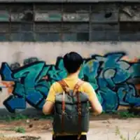 qq头像男生背影背书包,伤感忧伤寂寞的男人
