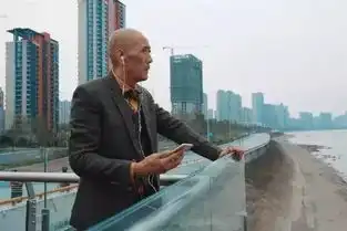 阿里保洁大爷火了,从倒垃圾,摇身一变成型男