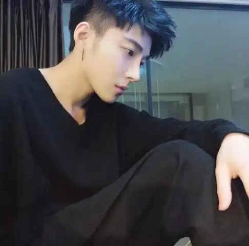 只有爱你入骨的男生,才会在微信qq上这样回复你的信息
