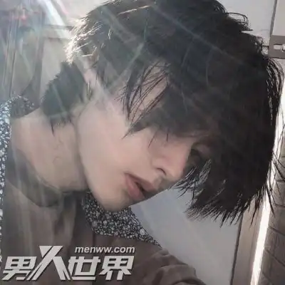 如果约会迟到了应该怎么说好一些摆正态度对方会谅解你的

