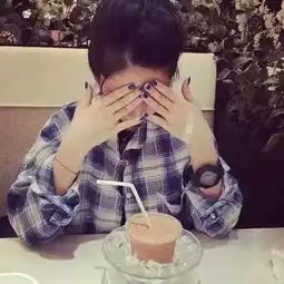 求一张跟这个女生匹配的男生头像求人来啊
