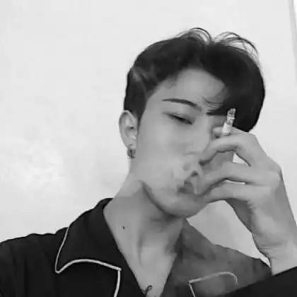 qq头像男生伤感帅气黑白,只有一颗虚伪的心了
