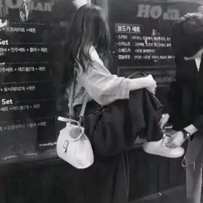 一对两张个性情头.不需要爱情但qq情侣头像我要个性网
