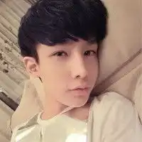 卖萌扮俏的男生头像然后我们就相爱