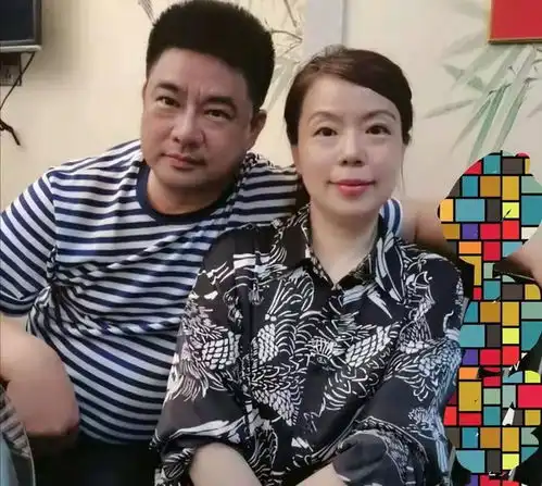 小七更新视频出现一陌生男士,和许敏关系非常亲密,酷似郭威,不是姚师兵