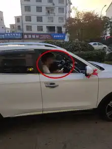 社会观察抱着小孩坐副驾驶必须黄牌警告
