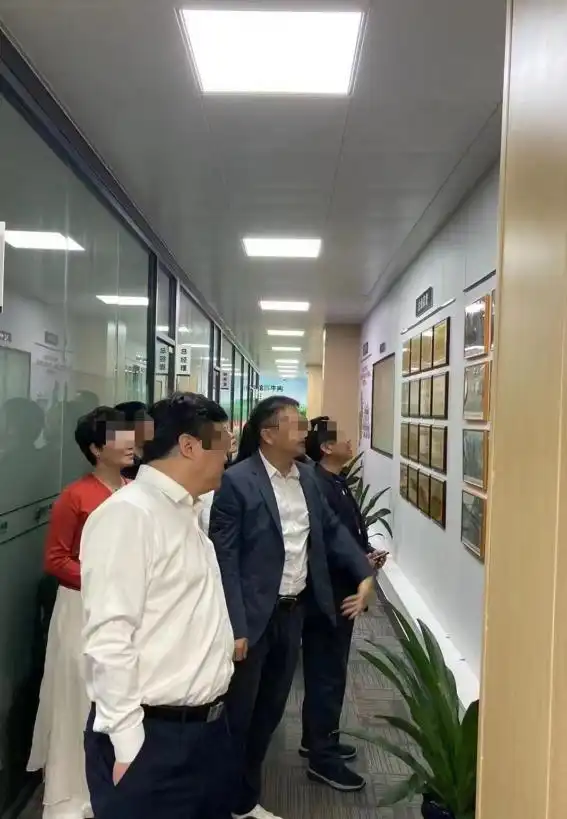 年捞金近100亿尽数收割中产男女韭菜,一代鞋王闷声发大财