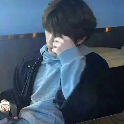 最新版男生头像很成熟的又很个性是我的爱太小声还是你假装听不见

