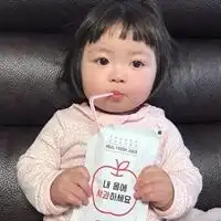 小女孩情侣头像超萌可爱小女孩小男孩情头
