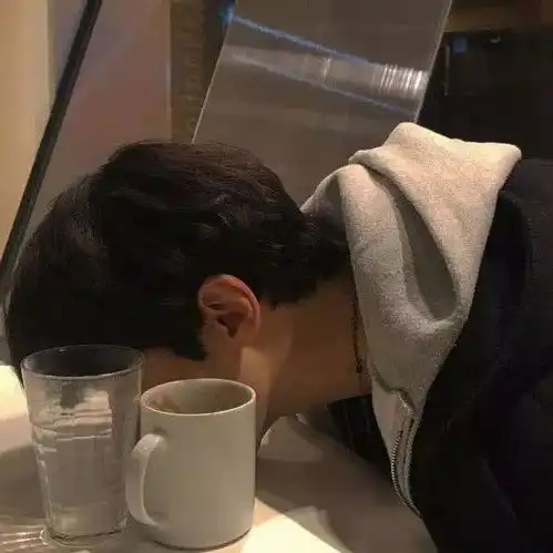请问有没有又丧又帅气的男头
