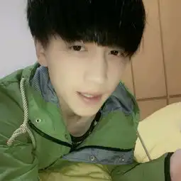 如图,这是个网络红人吗叫什么名字不懂的别装懂
