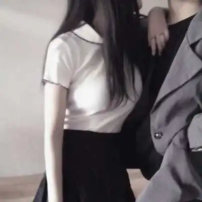 爱人半身不露脸头像
